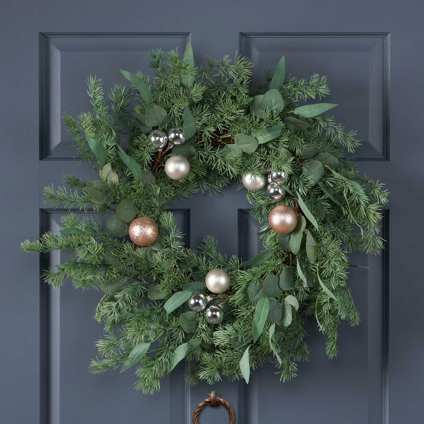 26" PINENEEDLE WREATH WITH BALL