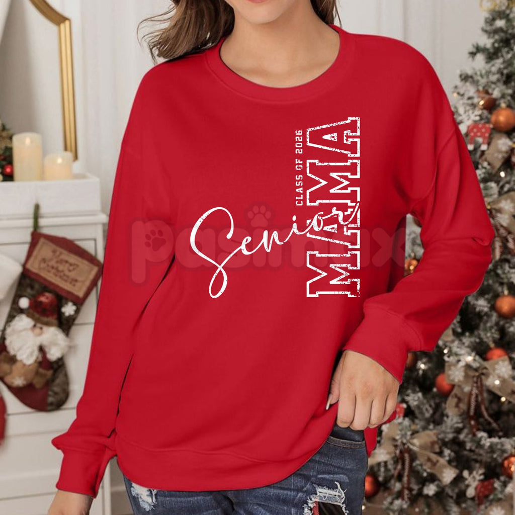 Class of 2026 Senior MAMA Sweatshirt | Graduation Mom Crewneck | Senior 2026 Mama Graphic Shirt | Proud Graduation Mother Jumper | Retro Varsity Senior Mom Pullover | Graduation Gift for Mom