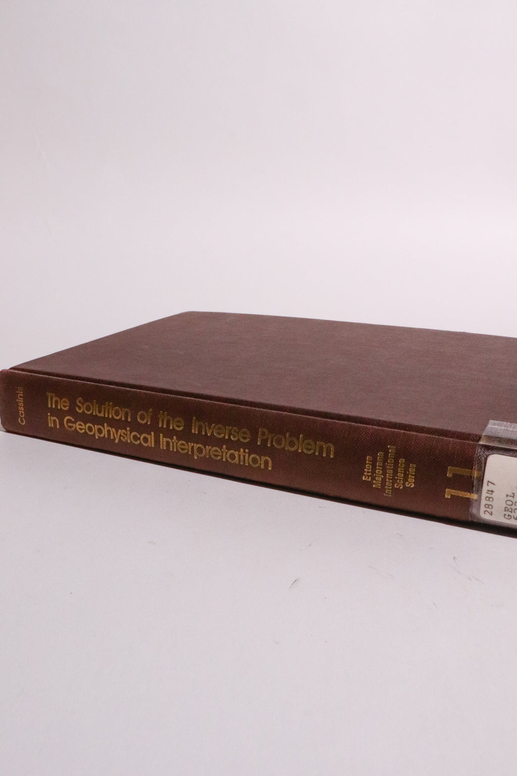 The Solution of the Inverse Problem in Geophysical Interpretation – R. Cassinis – 1981