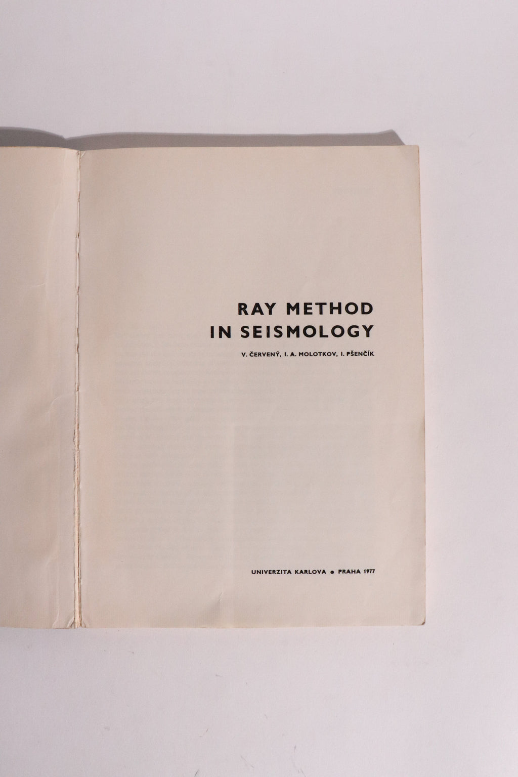 Ray Method in Seismology — V. Červený, I. A. Molotkov & I. Pšenčík (1977)