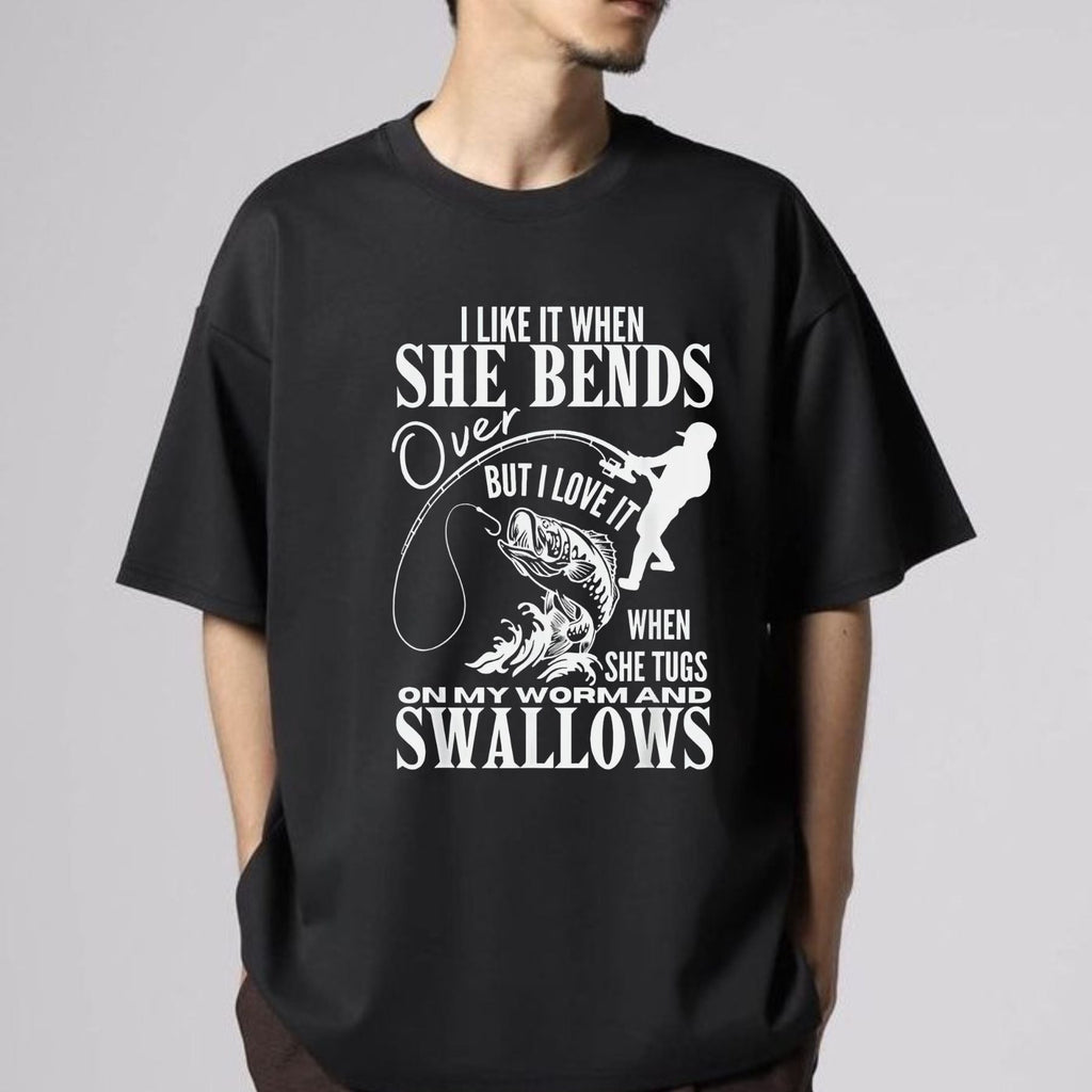 "I Like It When She Bends Over" T-Shirt - Fishing Dad Funny Fathers Day Tee, Humorous Angler Gift