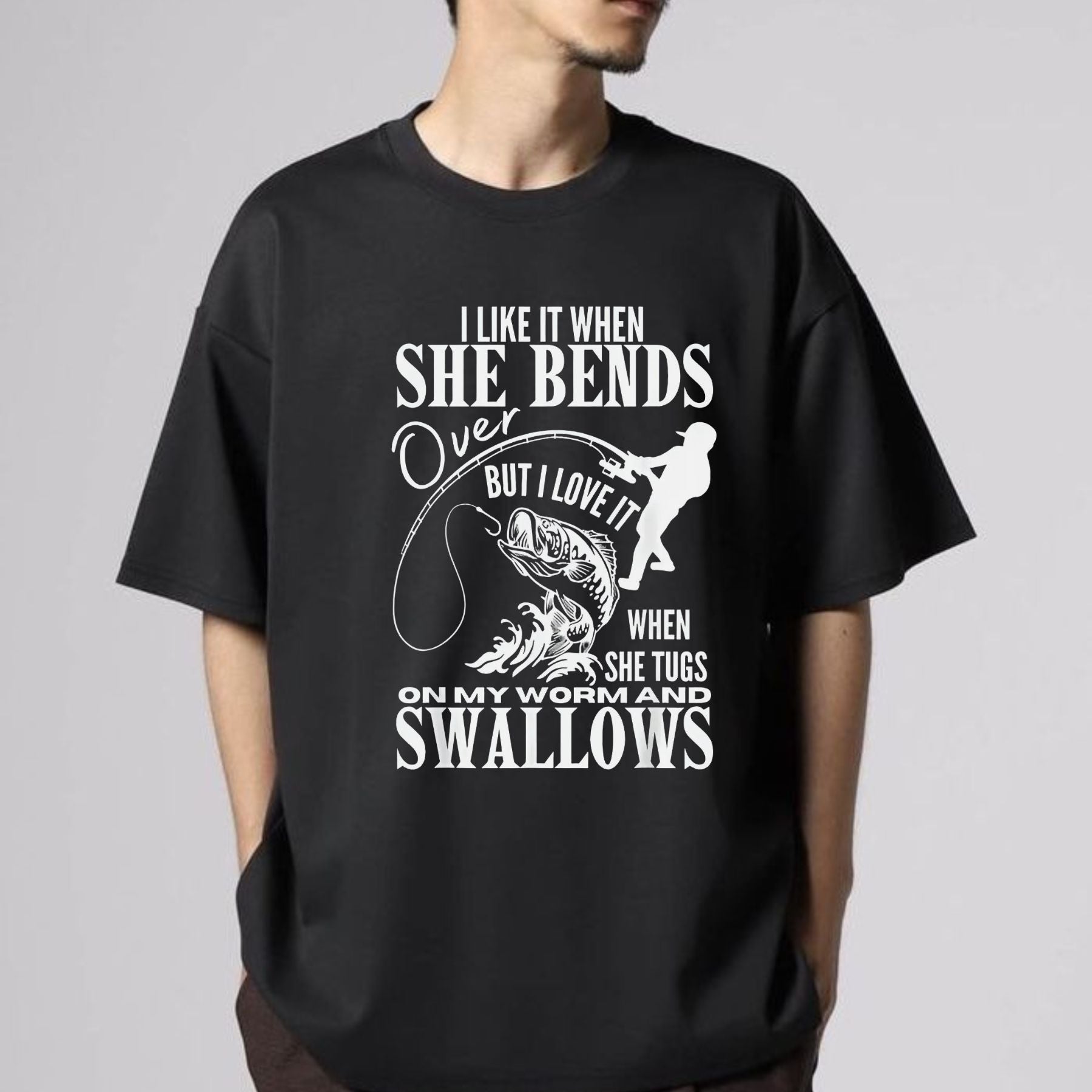 "I Like It When She Bends Over" T-Shirt - Fishing Dad Funny Fathers Day Tee, Humorous Angler Gift