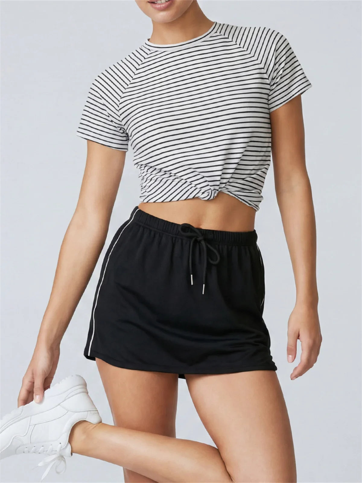 Women's Yoga Outfit Set Black Stripe Tennis Skirt Workout Clothes Short Sleeve O Neck Sports T Shirts Mini Skorts Fitness Sets