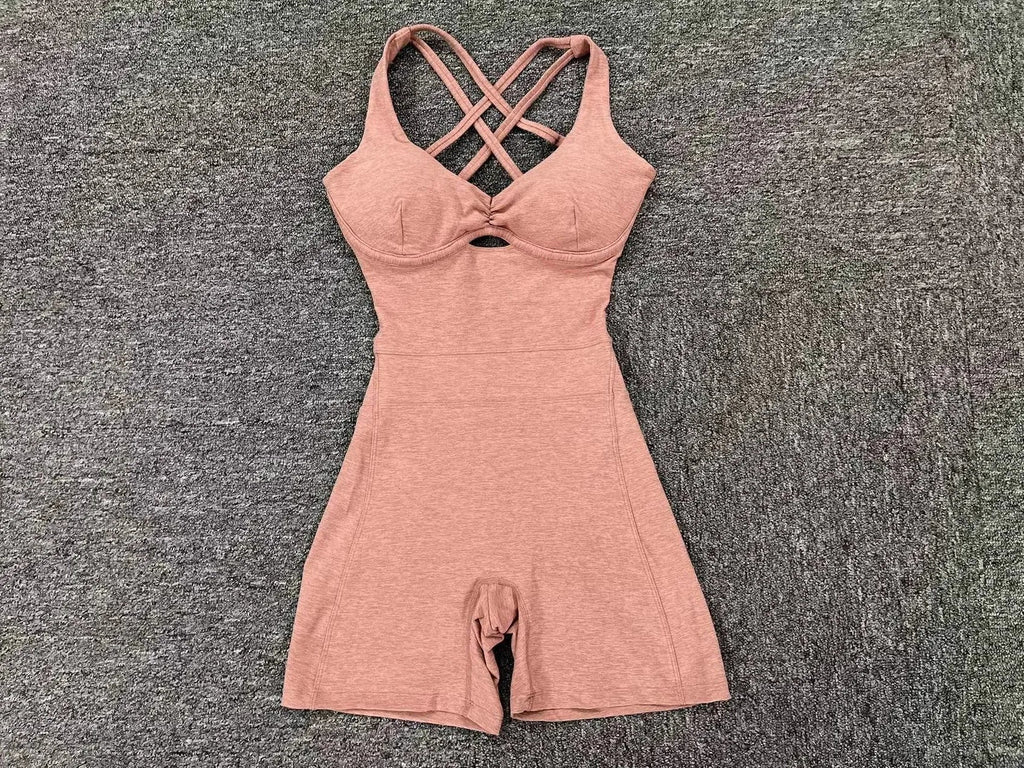 Adjustable double straps Open back  V shape back design Scrunch butt No front seam Flatlock Inseam  Removable pads BODYSUIT
