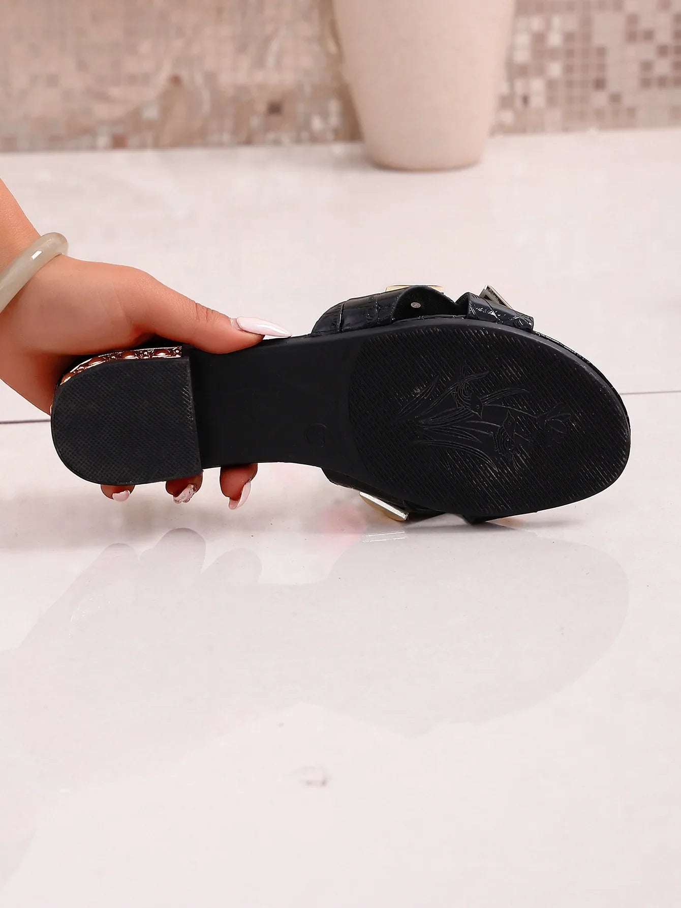 Women Shoes Ladies Flip Flops Designer Outside Female Slippers Summer New Luxury Sandals Fashion Walking Open Toe Slides