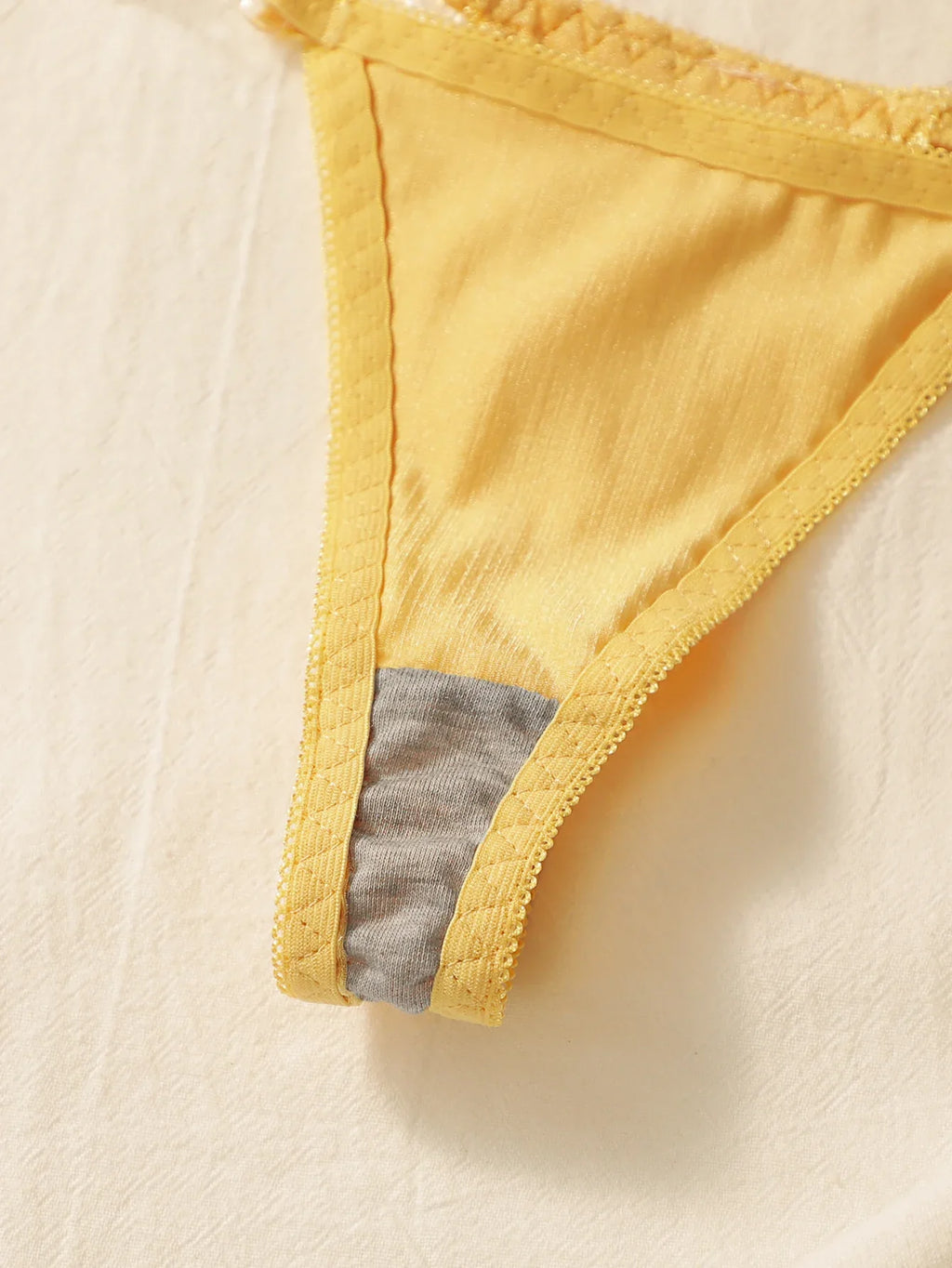 Women's Sexy Low Waisted Thong Hollow Out No Trace Antibacterial Underwear Daily Breathable Close Fitting Underwear J0129