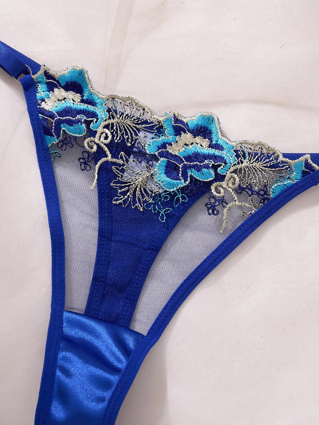 New Women's Vintage Embroidered Floral Lingerie Set with Steel Ring Push-Up Breathable Sexy Intimate Bra Set Close-Fitting