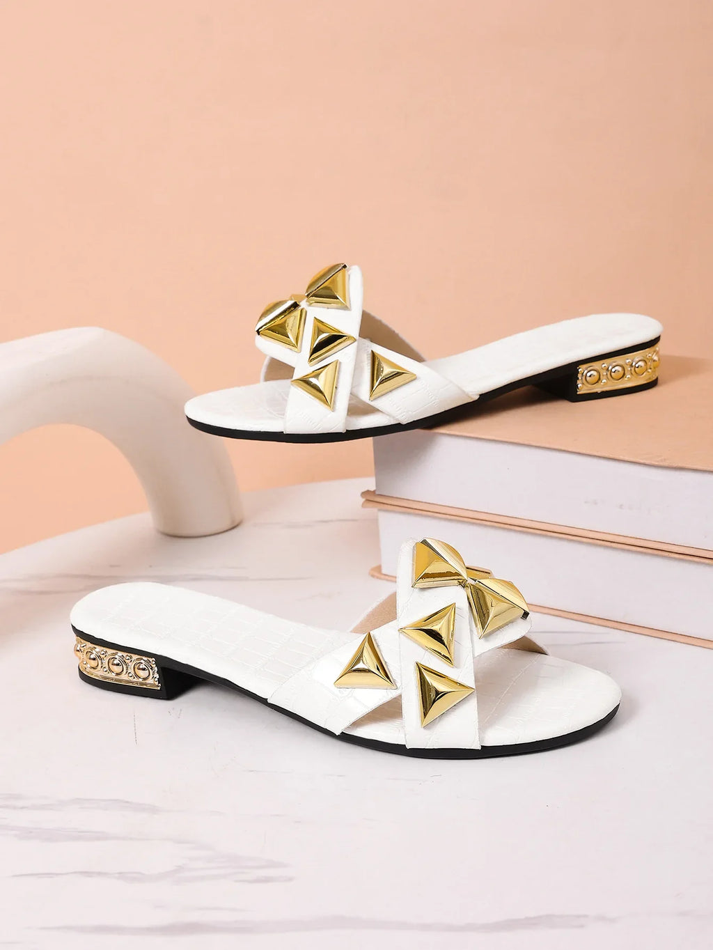 Women Shoes Ladies Flip Flops Designer Outside Female Slippers Summer New Luxury Sandals Fashion Walking Open Toe Slides