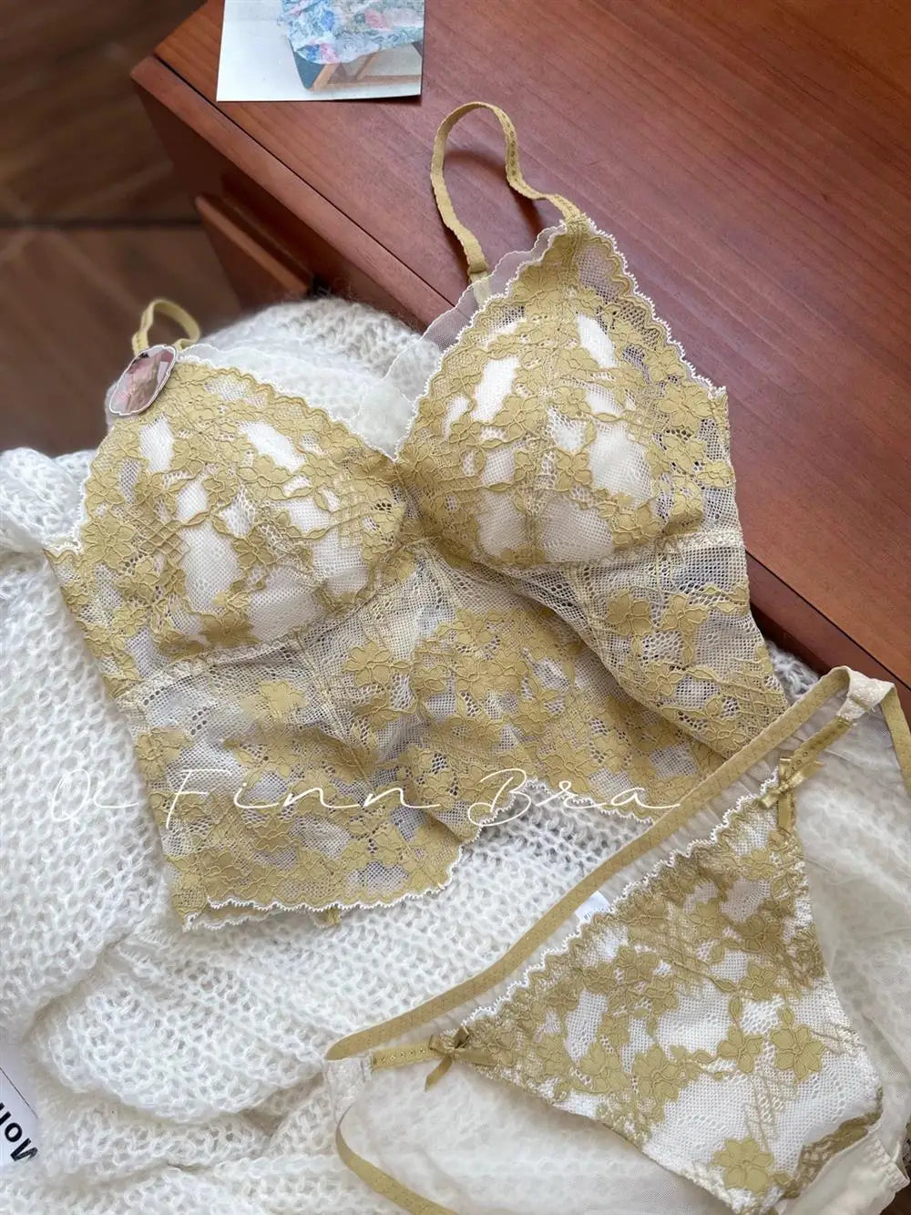 Sexy French Lace Halter Bra for Summer Wireless Crinkle Free Bralette for Small Bust Beautiful Back Lingerie Set S-XL MOYISU BC