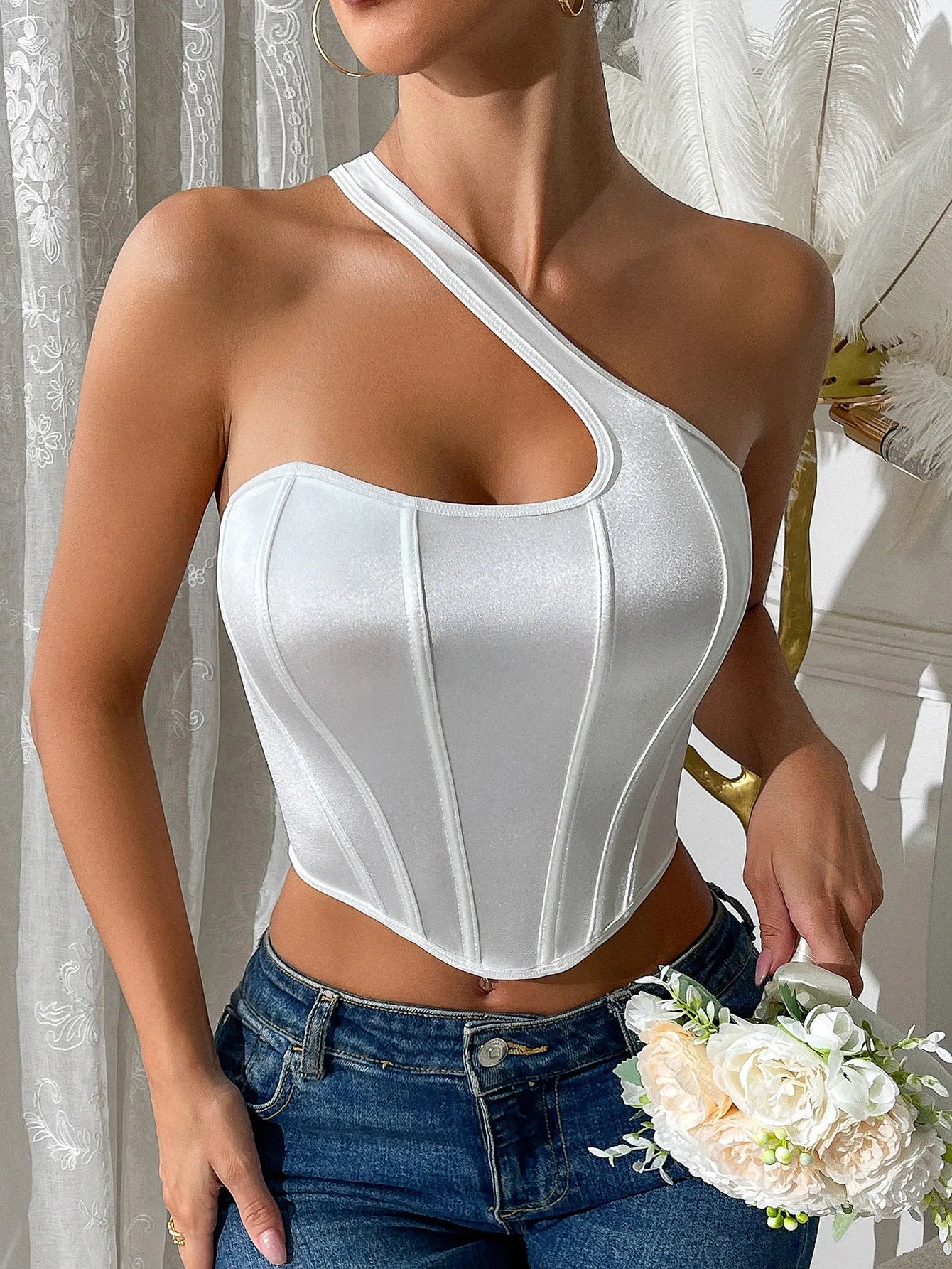 New White Off-the-shoulder Elegant Style Satin Spicy Girl Halter Neck Tank Top Women's Sexy Fishbone Shaping Small Tank Top 1FES