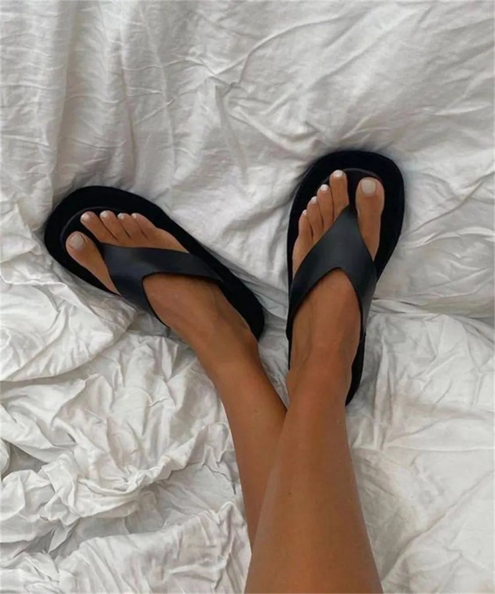 2026 New Arrivals Summer Fashion Black Flip Flops Flat Sandals Women Leisure White Slides Shoes Comfy Walking Beach Footwear