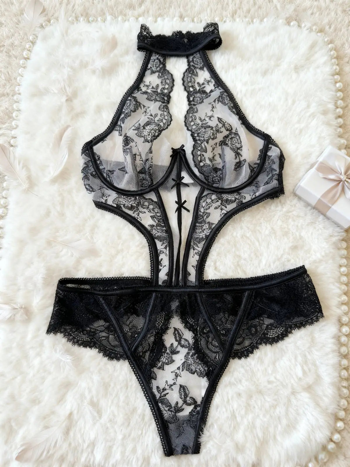 Toucheart Erotic Bodysuit Sexy Embroidered Underwire  Push-up Backless with Detachable Shoulder Straps See-through Halter Neck