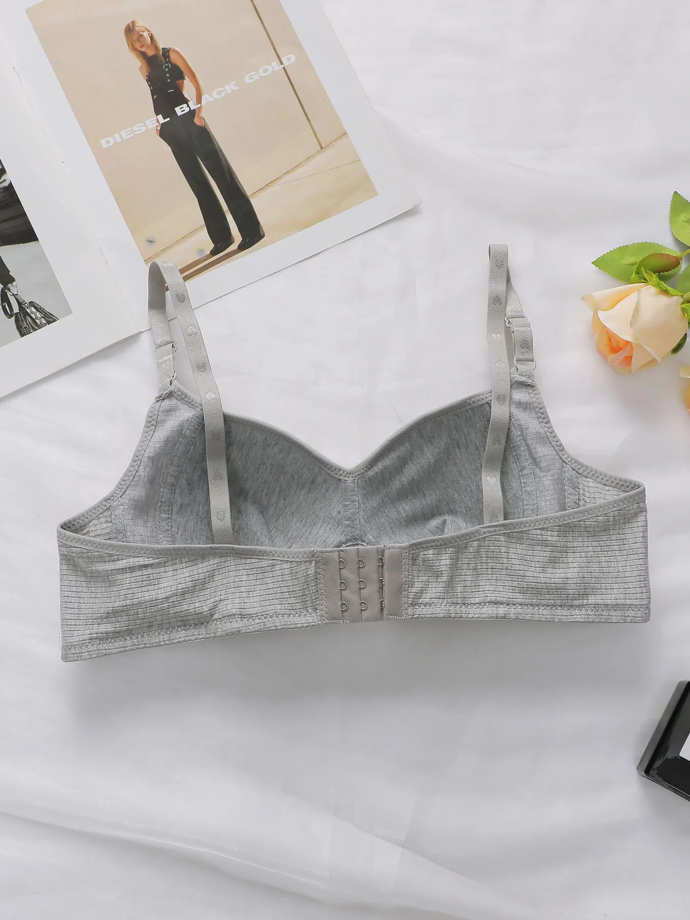 Hot Selling Women's Strapless Gathered Bra With Chest Pad And Stripe Design, Three Buckle Shoulder Strap Adjustable Bra D1806