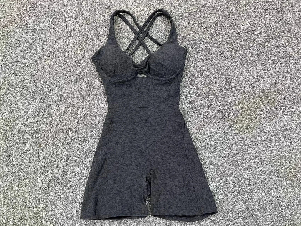 Adjustable double straps Open back  V shape back design Scrunch butt No front seam Flatlock Inseam  Removable pads BODYSUIT