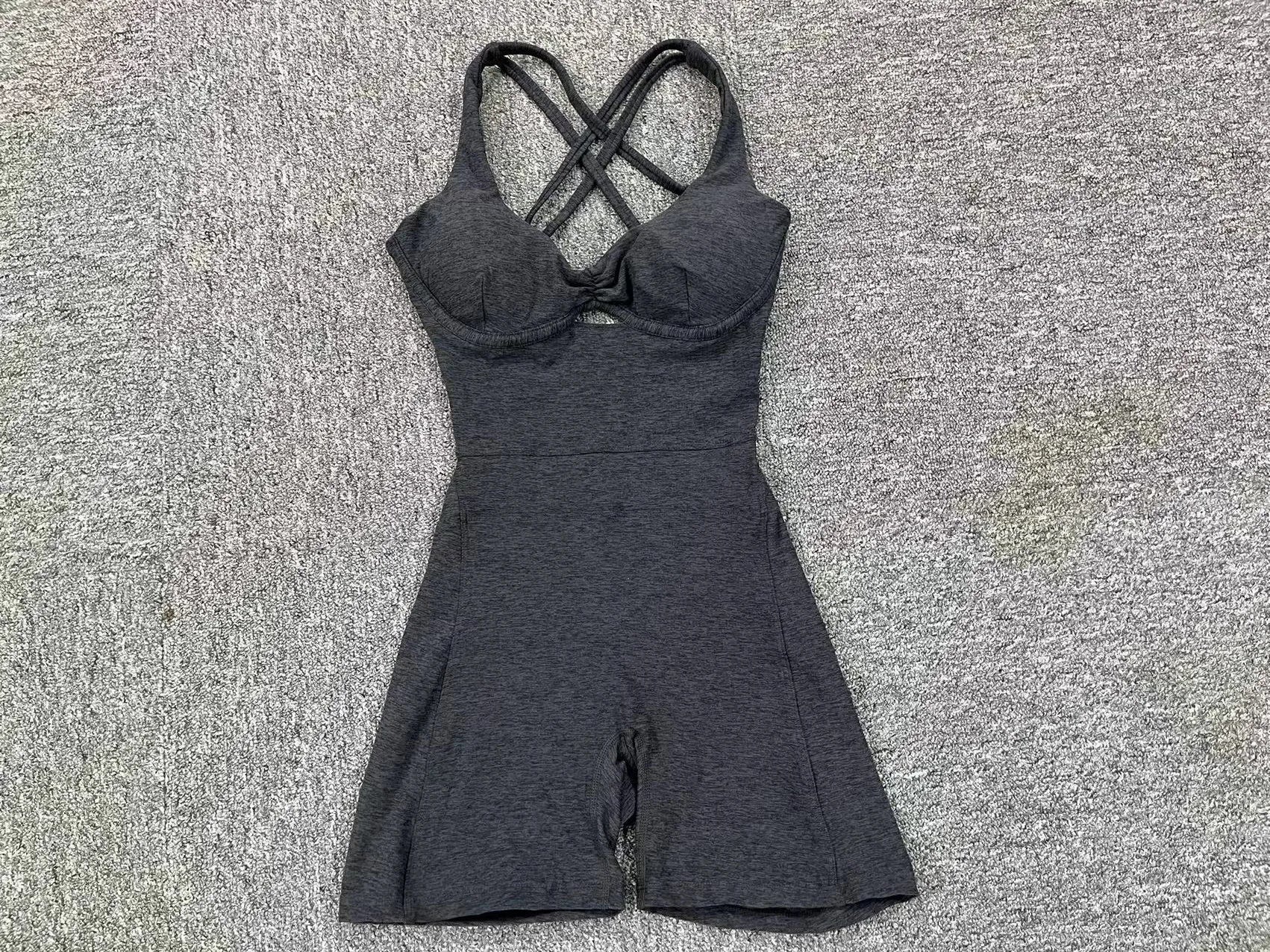 Adjustable double straps Open back  V shape back design Scrunch butt No front seam Flatlock Inseam  Removable pads BODYSUIT