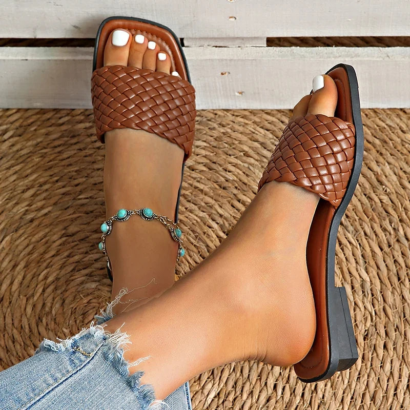 Classic Plus Size Woven Slippers for Women Summer Square Toe Low Heel Slides Sandals Woman Outdoor Pu Leather Beach Flip Flops