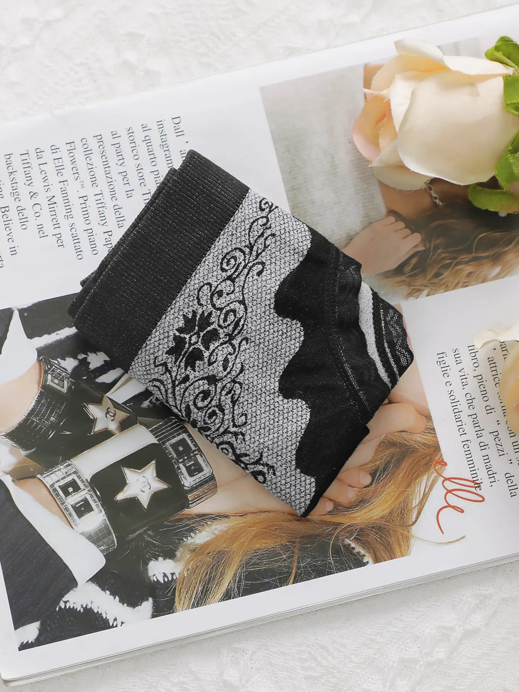 Women's sexy embroidered flower triangle underwear with seamless inner lining antibacterial easy to wash and dry underwear Z412