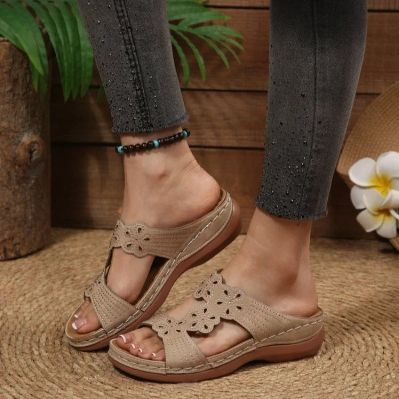 New Women Slippers Embroider Flowers Leather Women's Sandals Outdoor Light Casual Wedges Slippers Slip on Summer Shoes for Woman