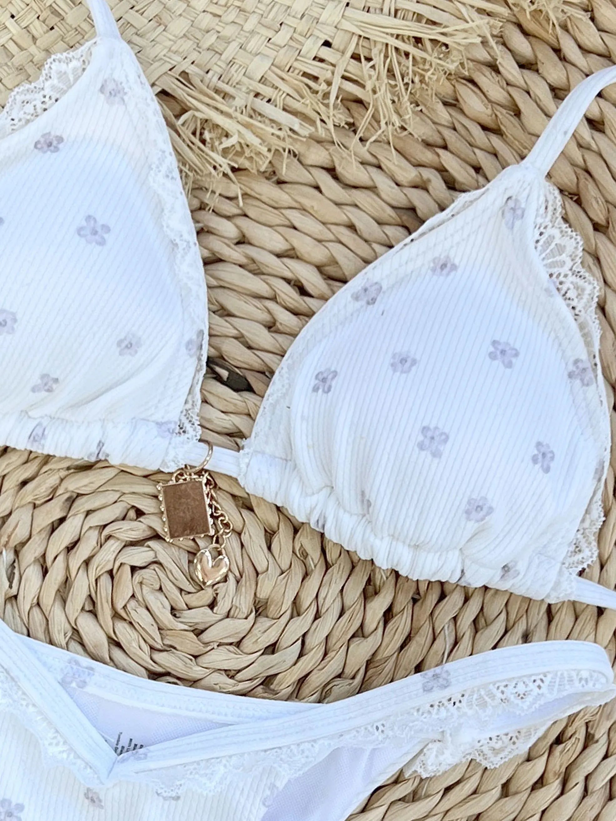 2025 Elegant White Lace Bikini Set for Beach Chic Trendy 2-Pce Swimsuit Perfect for Beach Wear and Pool Parties Summer Getaways