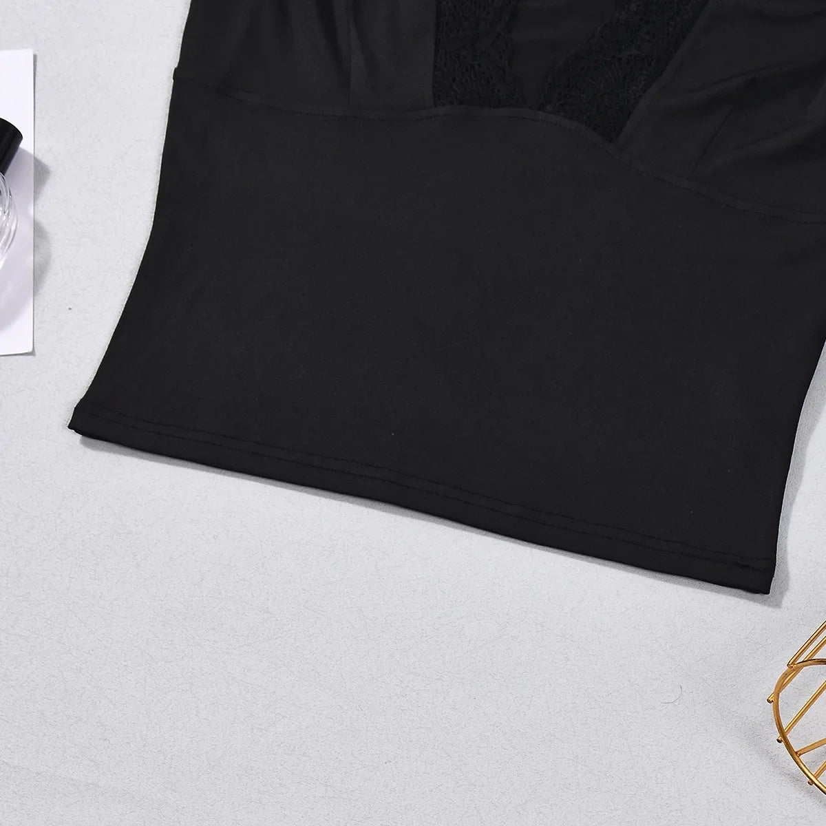 2026 Spring Summer New Arrival Elegant Sleeveless Women's Short Top Chic Fitted Lace-Panel Deep V-Neck Crop Tank Top Commute