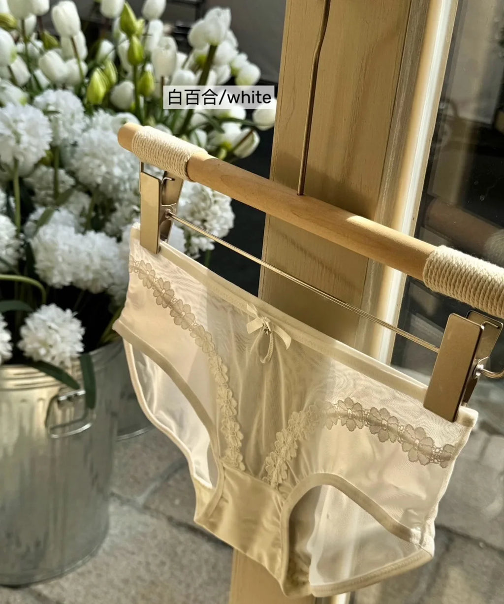 2026 Mid-waist Lace Panties Seamless Soft Mulberry Silk Bottom Crotch Women's Lace Panties Women
