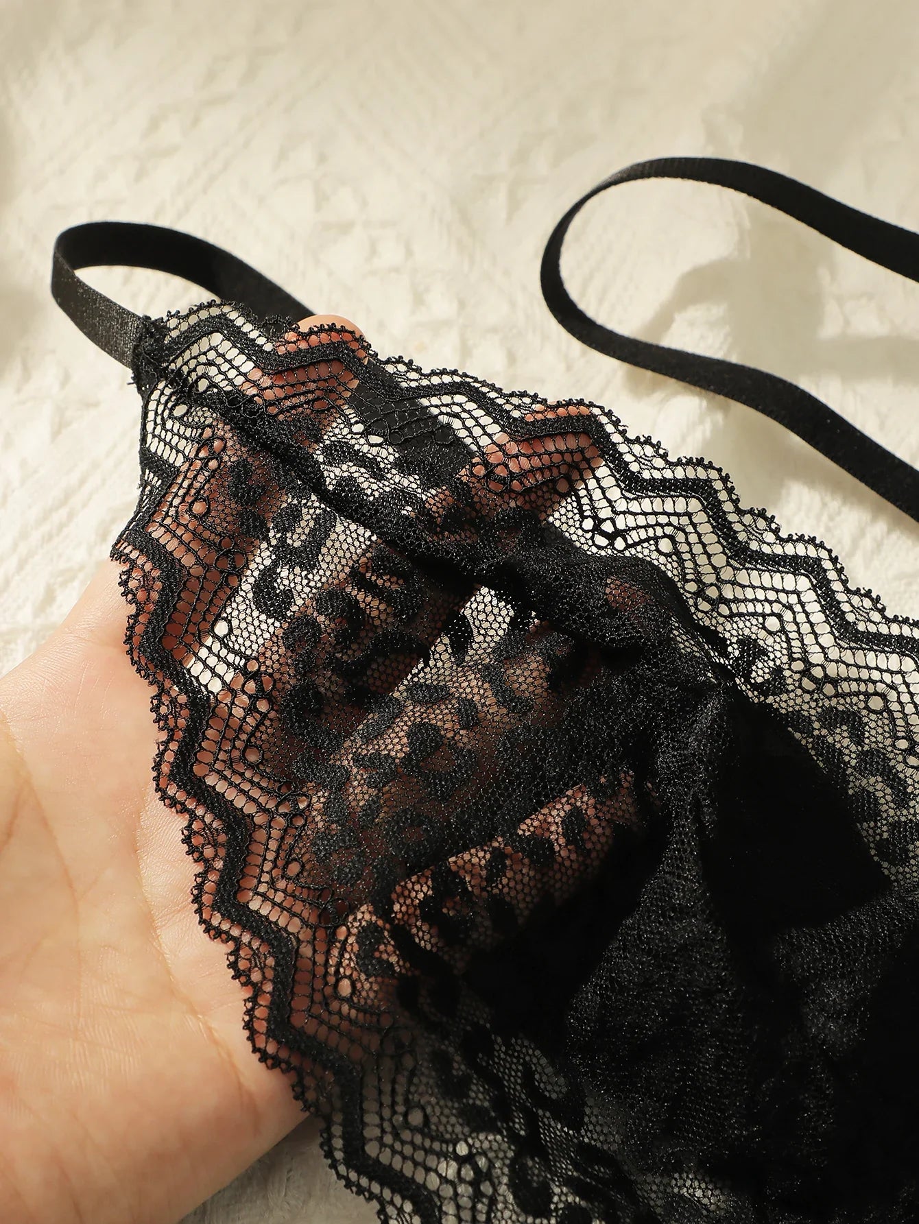 Women's sexy embroidered lace bra, transparent without steel ring gathering push ups fun and comfortable close fitting bra A2375