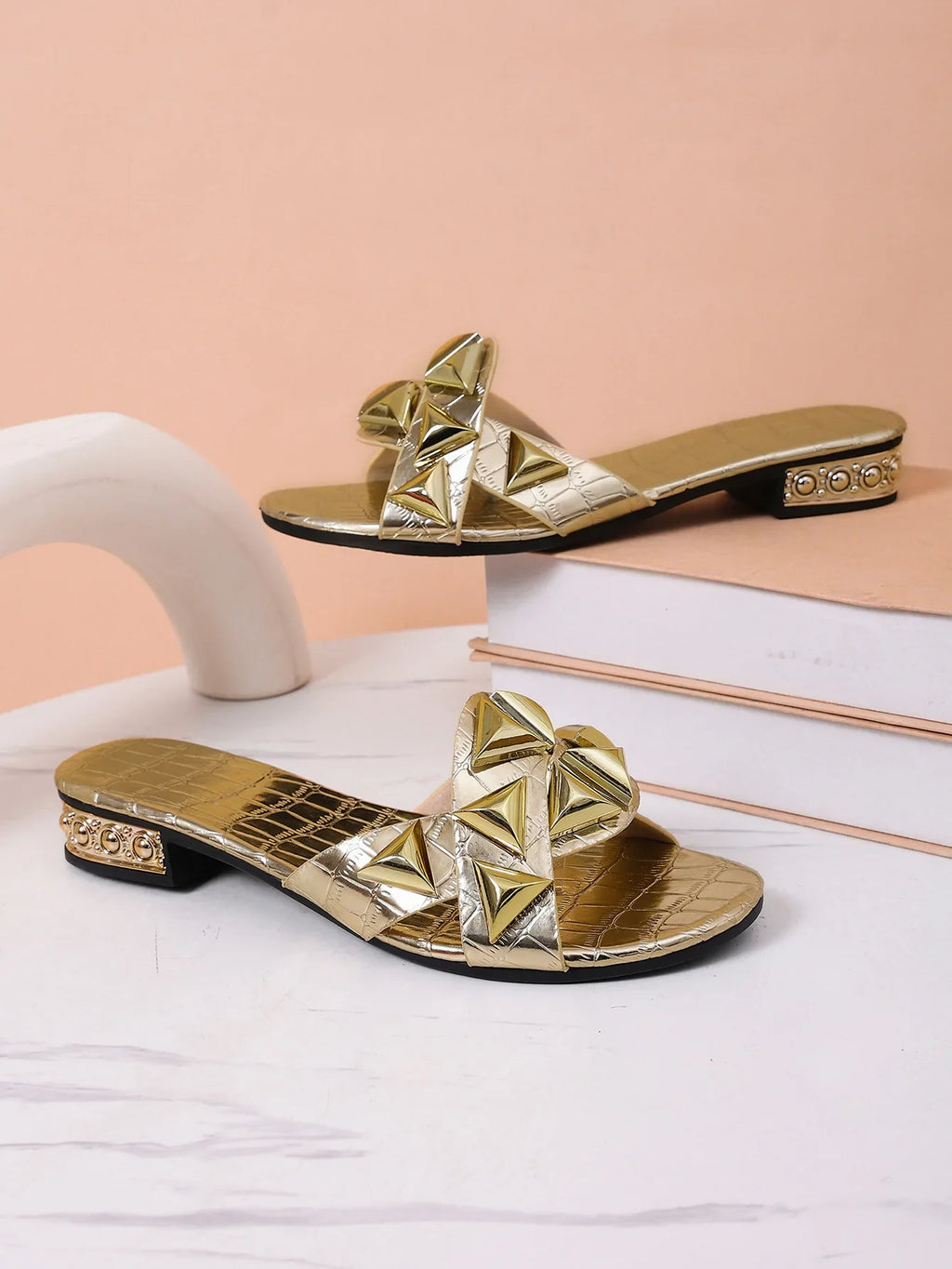 Women Shoes Ladies Flip Flops Designer Outside Female Slippers Summer New Luxury Sandals Fashion Walking Open Toe Slides