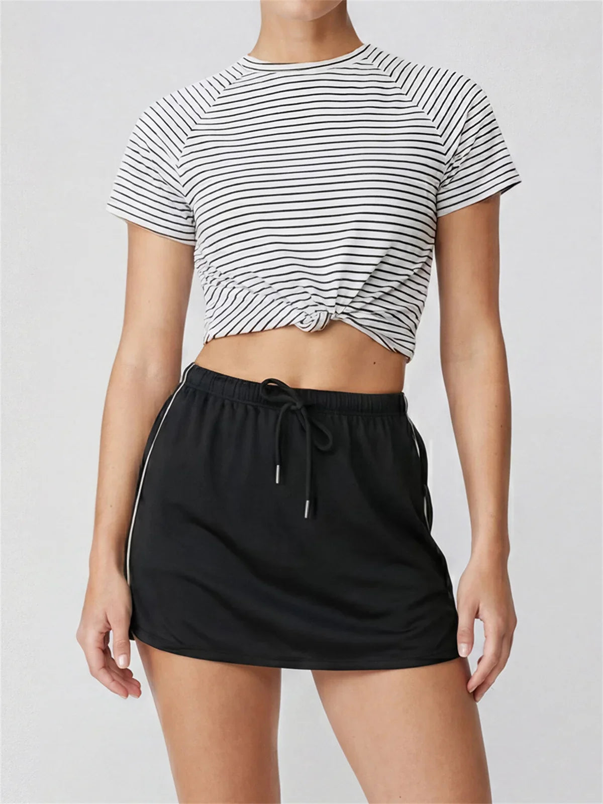 Women's Yoga Outfit Set Black Stripe Tennis Skirt Workout Clothes Short Sleeve O Neck Sports T Shirts Mini Skorts Fitness Sets