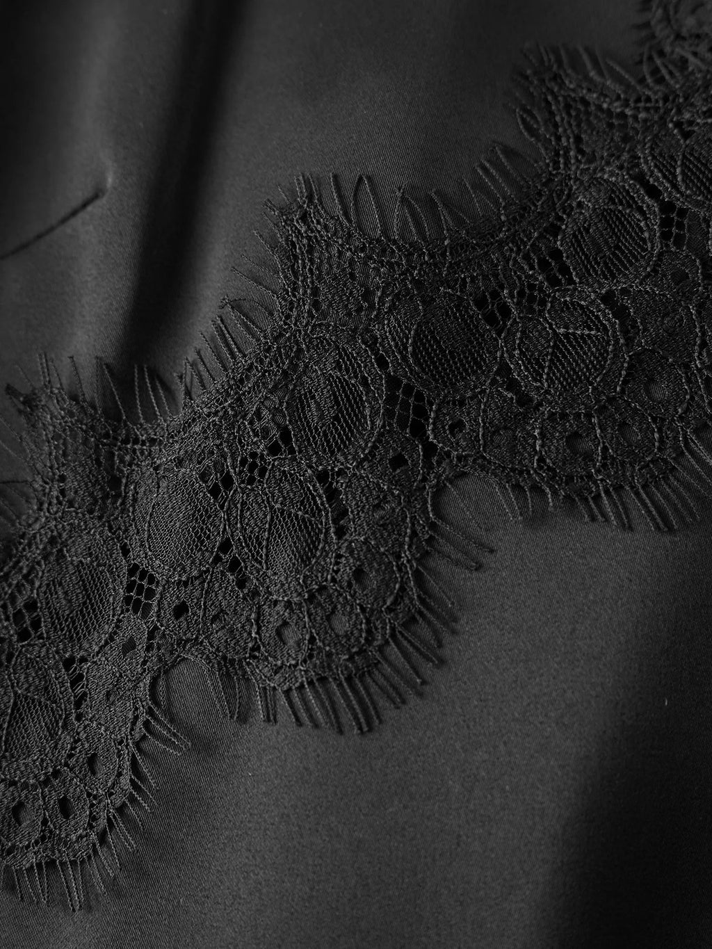 Women Summer Solid Color Lace Trimmed Camisole Fashion Spaghetti Strap Tank Top with Scalloped Hem