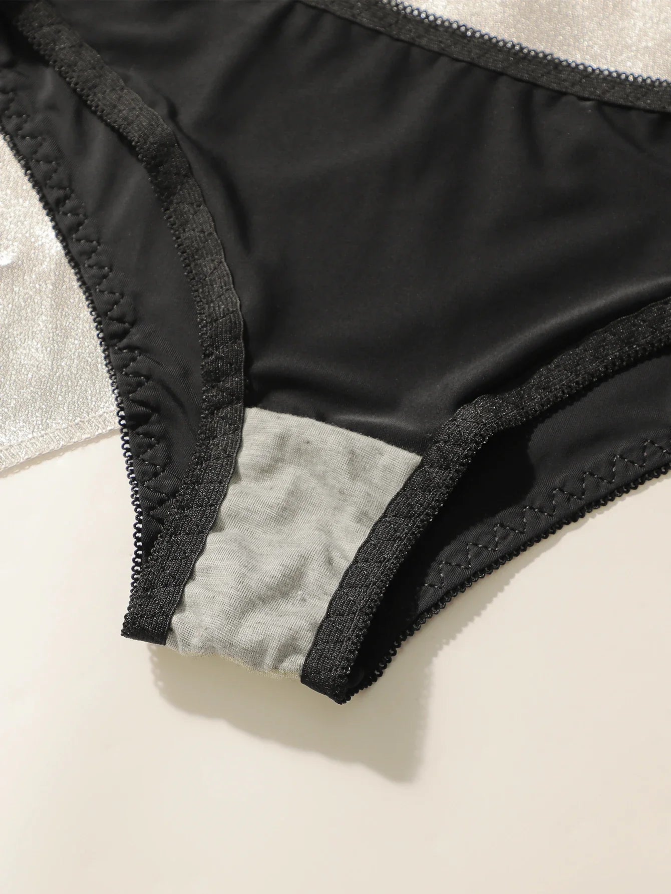 Hot selling solid color 2-piece underwear set multi-color daily four season Bra set comfortable to wear sexy Lingerie 2611