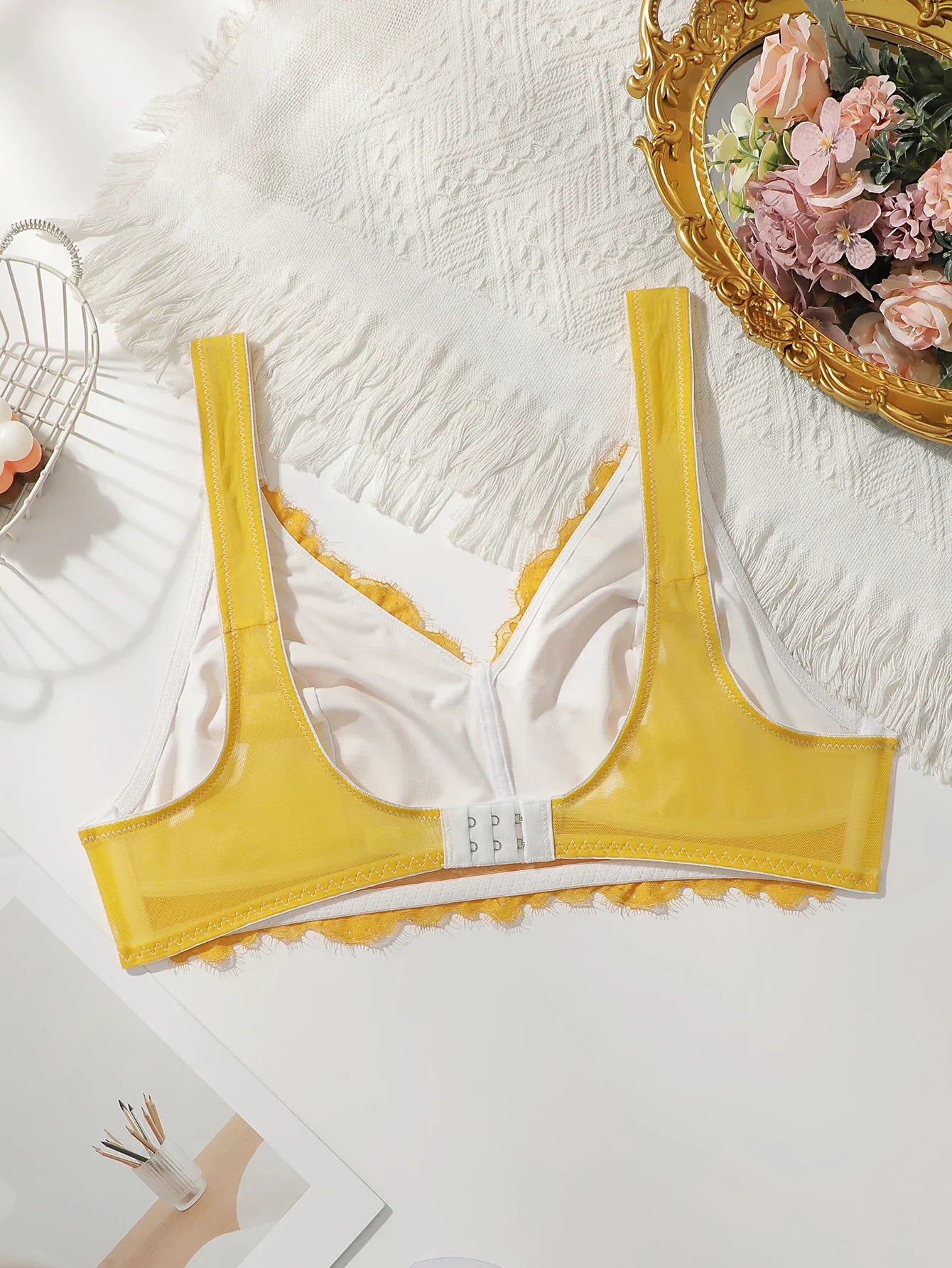 plus Size Women's Sexy Embroidered Lace Trim Bra Wireless Padded Comfortable Underwear Non-Squeezing No Wire Vest Top MR2624