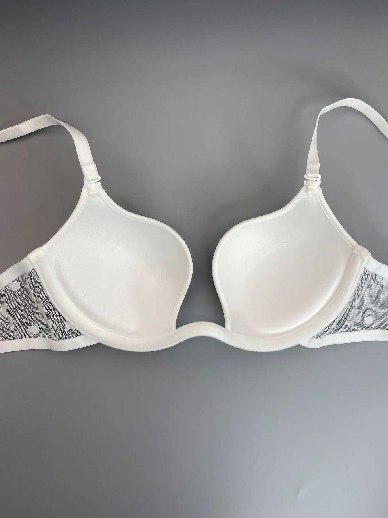 Polka Dot Mesh Sexy Push-Up Bra, Popular in Europe and America, Thin on Top and Thick on Bottom, Deep V Seductive Bra