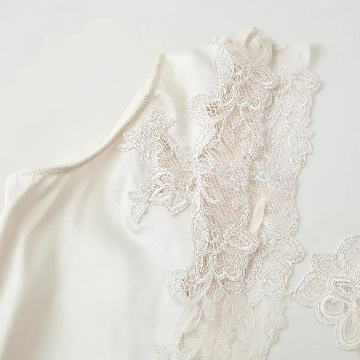 Women's Lace Satin Jumpsuit Elegant White Lace V Neck Bodysuit Sleeveless Satin Bodycon Top For Women Party Night Out Wear VN50