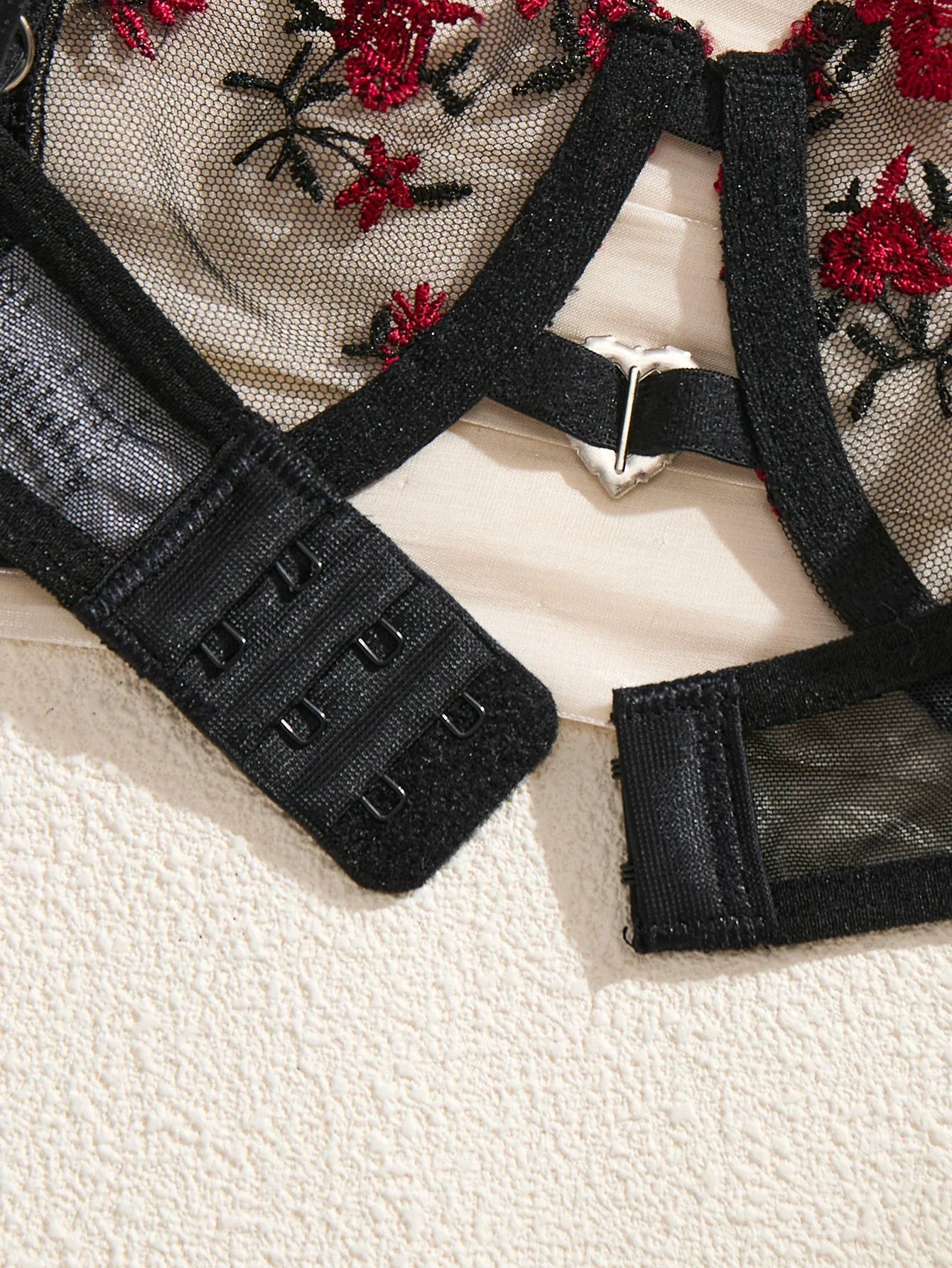 BlackRed Embroidered Floral Lingerie Set - Sexy Bra And G-string Combo with Heart Decoration Underwear Set for Women ZA824028