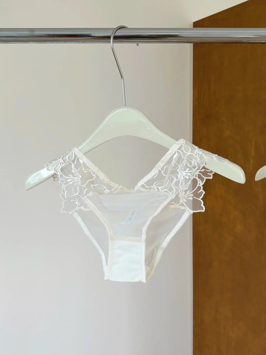 French Embroidery Lace Bralette Wireless Triangle Cup Bra for Women Elegant Underwear Set Thin Straps Small Chest Cover MOYISU
