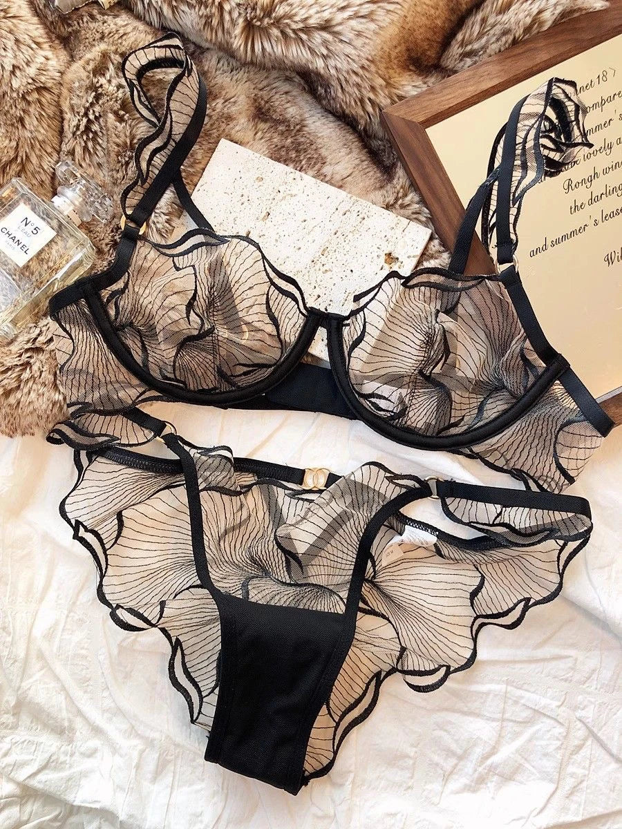 wholesome but hot French Lace Bra Set Flower Embroidery Ultra Thin Push Up Wirefree Niche Comfort CA Delivery S-XL MOYISU 32-38