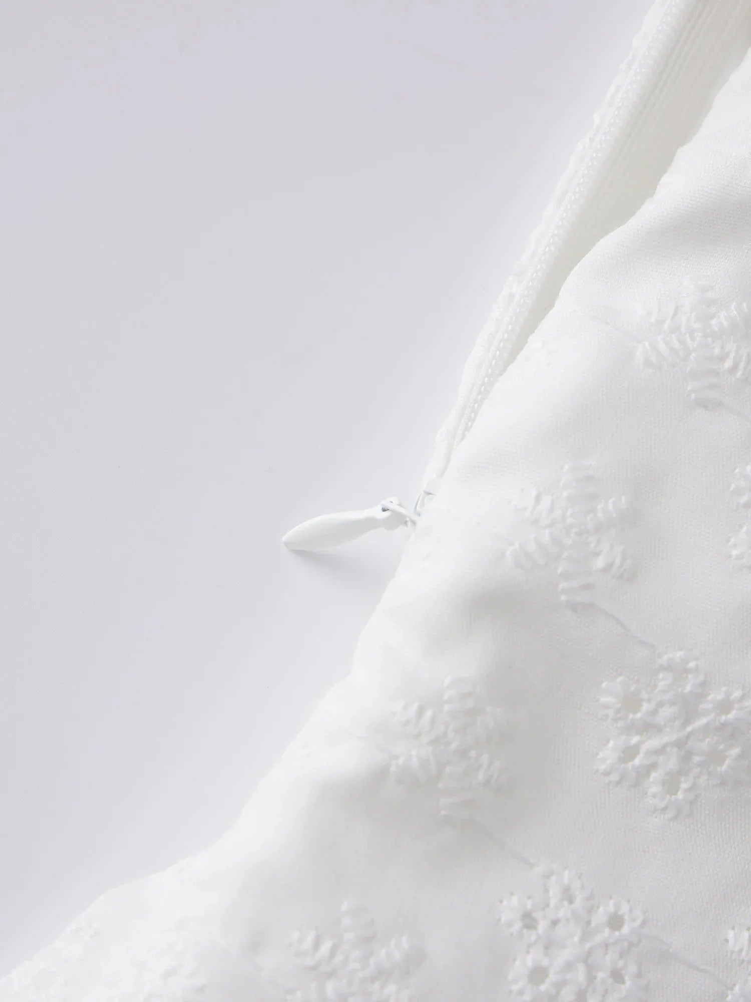 2026 Summer Women's Floral Eyelet White Cami Dress Sleeveless Square Neck A-line Dress Beach Bohemian Retro Sundress