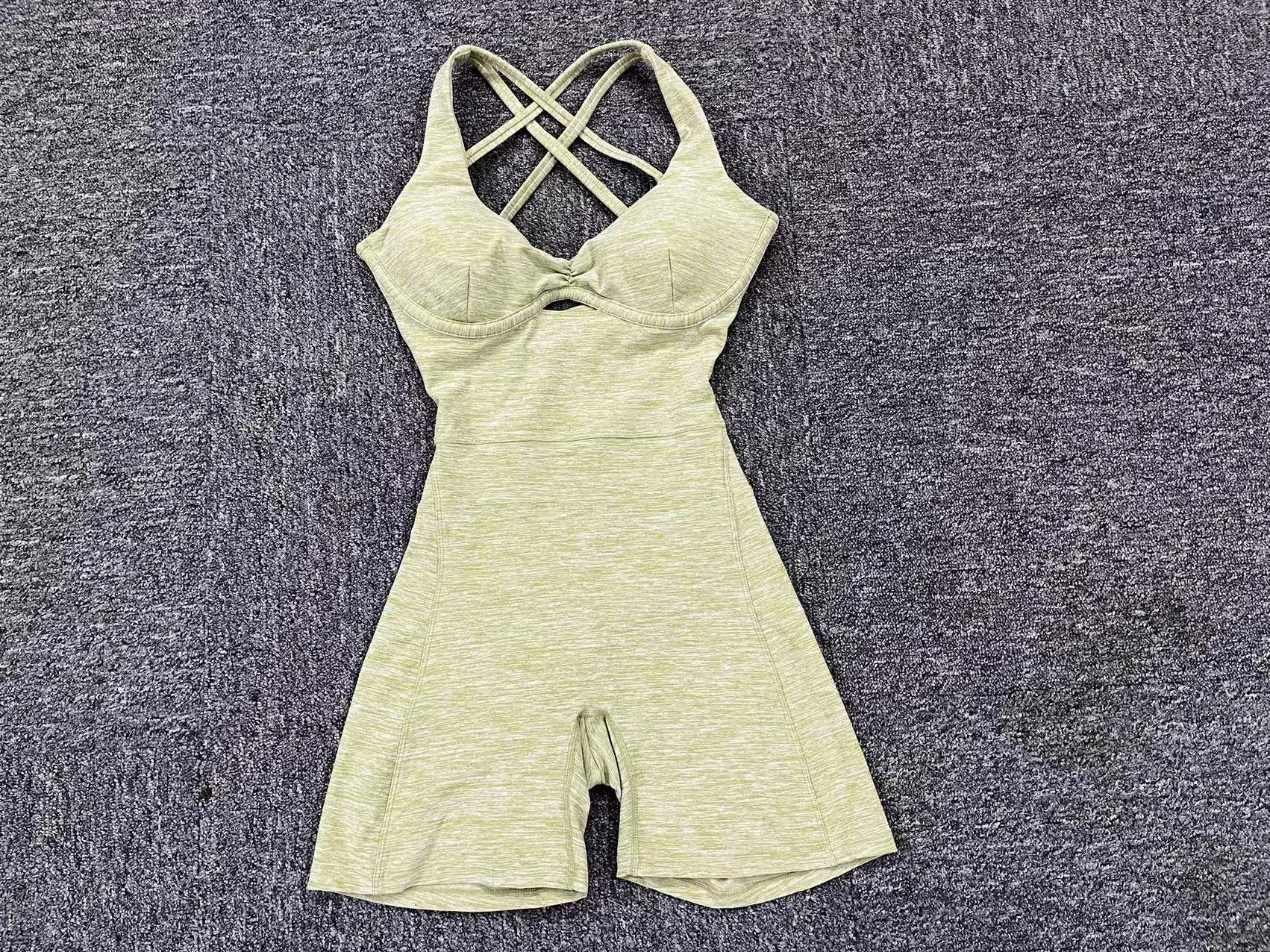 Adjustable double straps Open back  V shape back design Scrunch butt No front seam Flatlock Inseam  Removable pads BODYSUIT