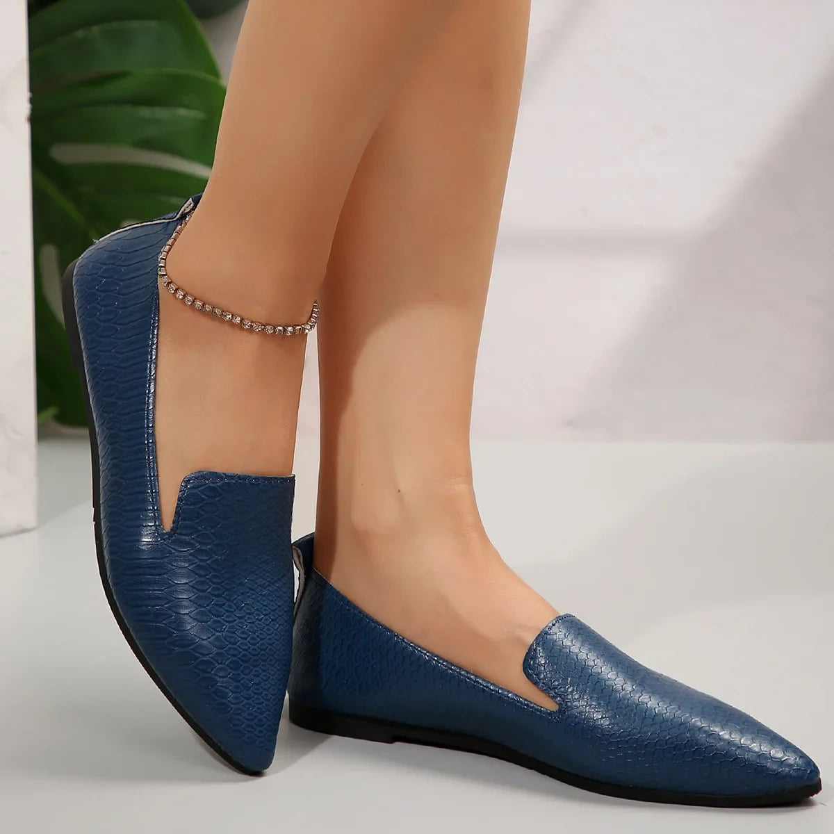 Summer Large Size 43 Women Shoes 2025 Simple Lightweight Flat Shoes Women Pointed Non Slip Soft Sole Casual Shoes Women Loafers