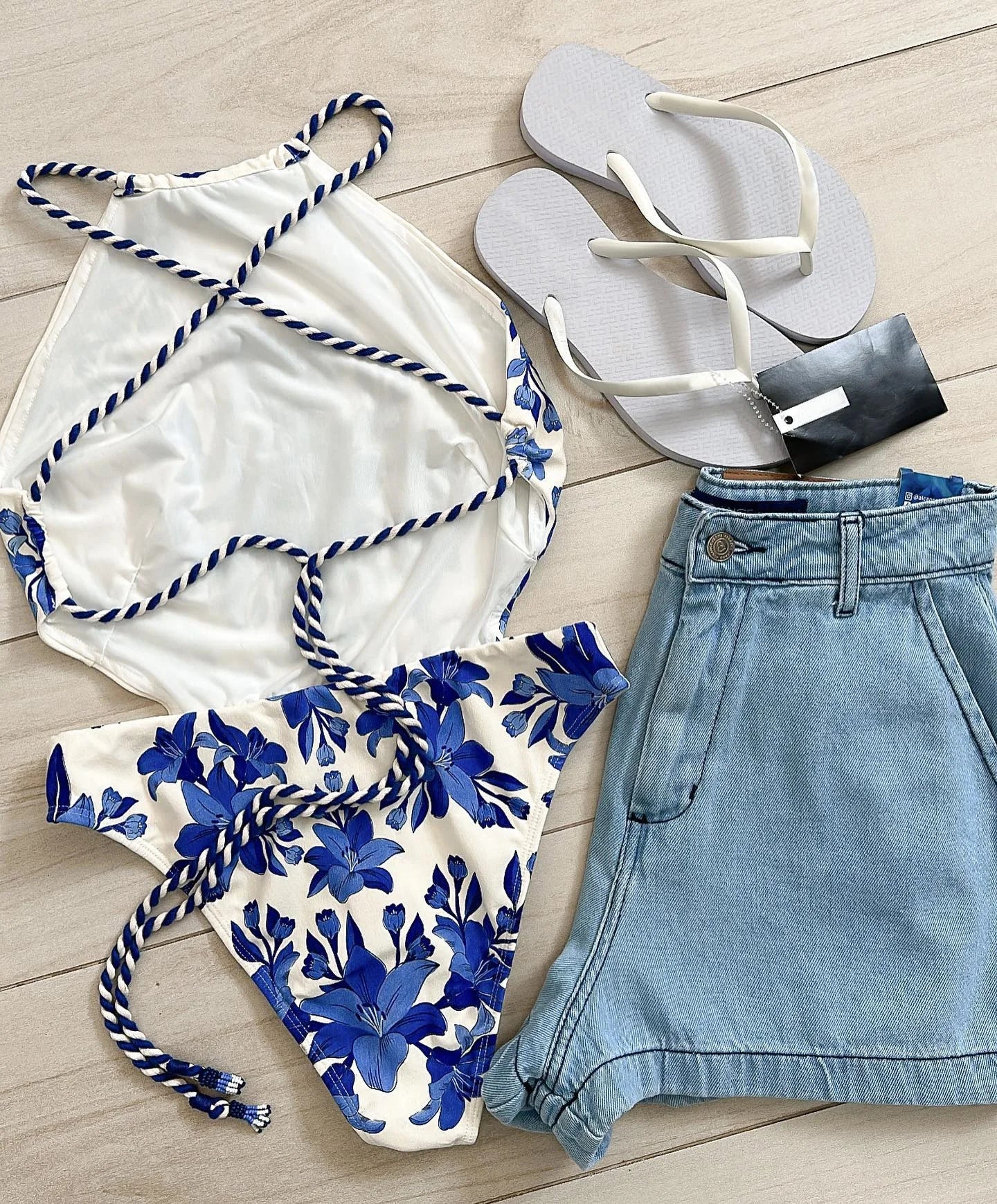 One Piece Swimsuit For Women 2025 New Vintage Retro Swimwear Print Swimsuit Halter Beachwear Sexy Monokini Female Bathing Suit