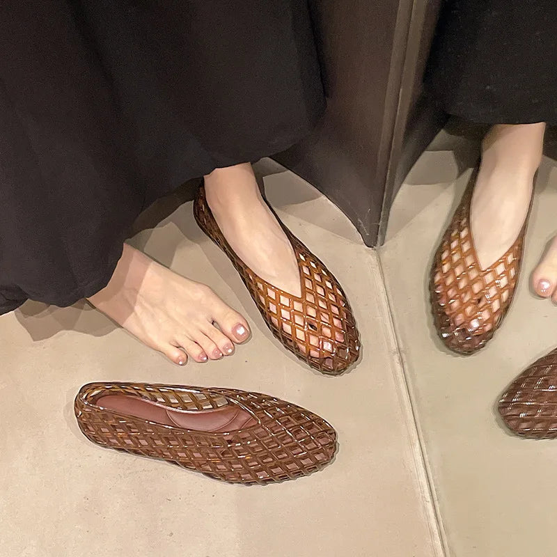 Women Crystal Jelly Shoes Girls Fashion Summer Flats Sandals V-mouth Slip-on Style Soft Sole Girls Daily Walking Driving Flats
