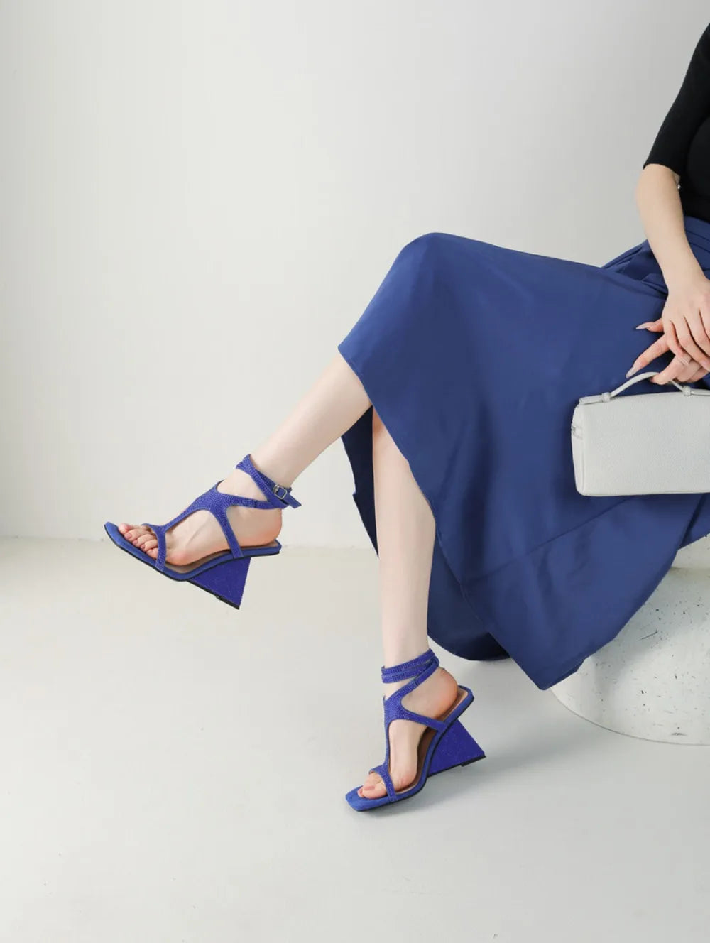 Brand Design Cross-Strap Rhinestone Sandals Summer For Women Crystal Strange Style High Heels Buckle Strap Dress Shoes Blue Red