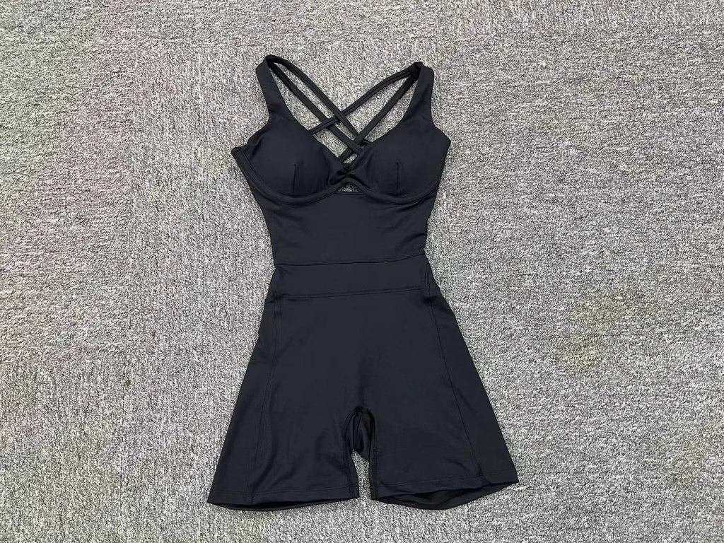 Adjustable double straps Open back  V shape back design Scrunch butt No front seam Flatlock Inseam  Removable pads BODYSUIT