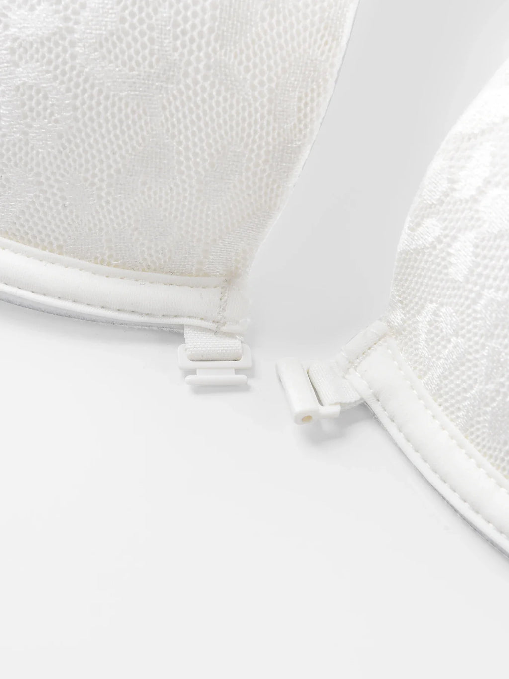 Women's Sexy Front Closure Push Up Bra Seamless Smooth Bra with underwire Makes Chest Look Smaller Lingerie beige