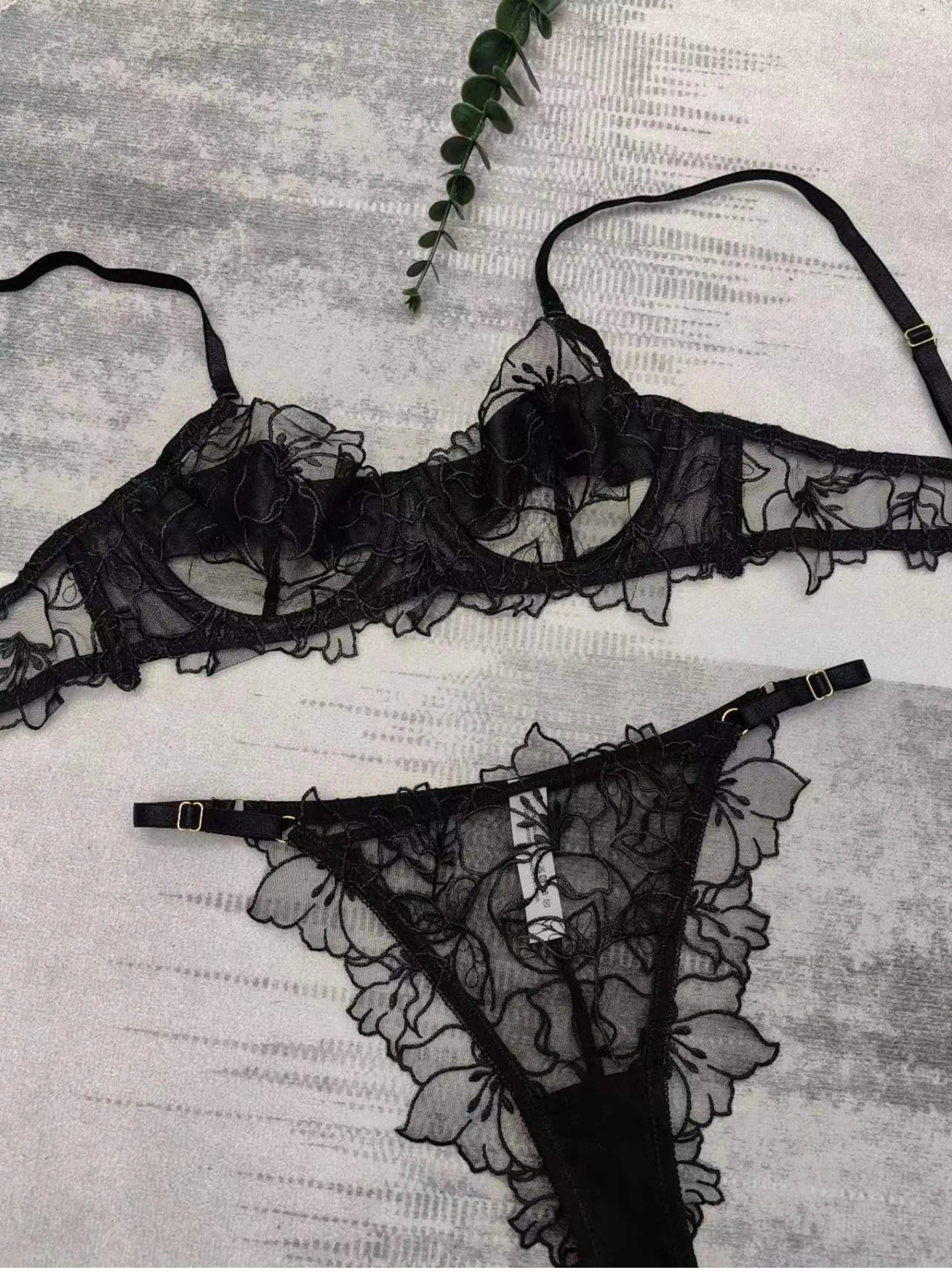 MOYISU Pure Desire Sexy Ultra-thin Big Chest Small Anti-sag Bra Cover Set Summer Embroidery Lace Red Year Life Underwear Woman