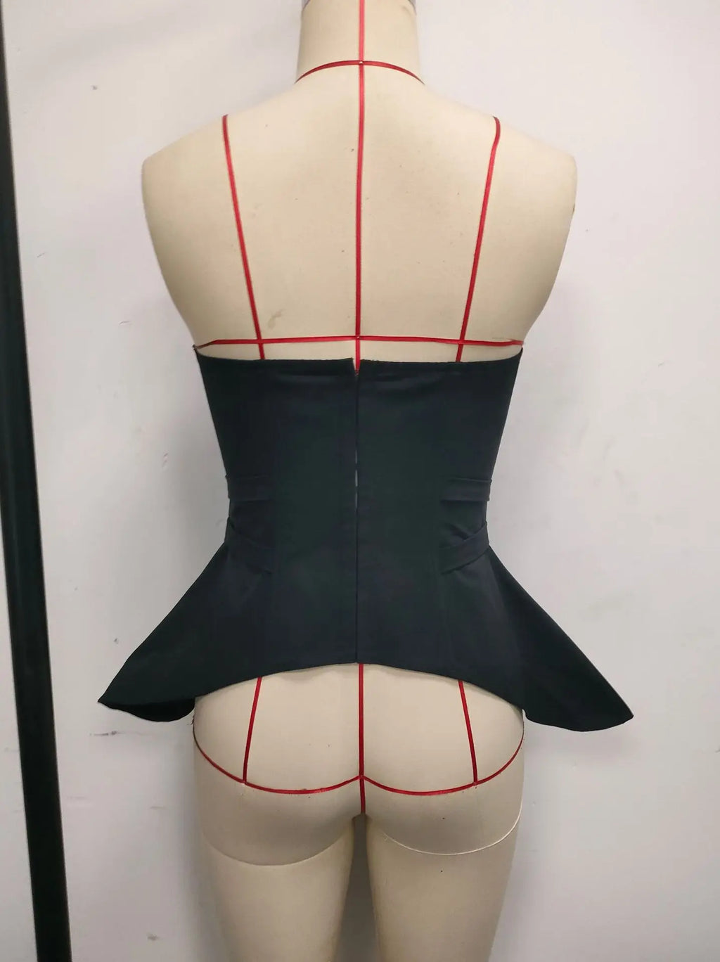 Sexy Strapless Waist Cinching Vest Women Black Ouble Metal Buckle Unique Woven Slimming Shaping Fishbone Ruffles Tank Tops