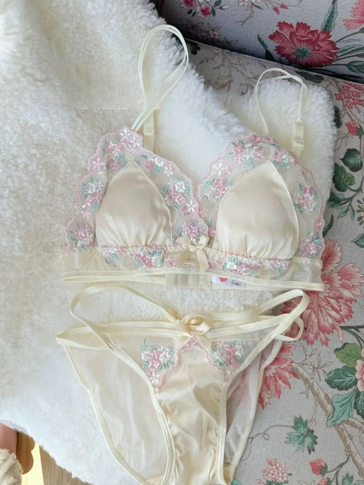 MOYISU Luxury Classic Thin Embroidery Light Luxury Silk French Underwear Sexy Pure Desire Lace Bra Set Small Chest Triangle Cup