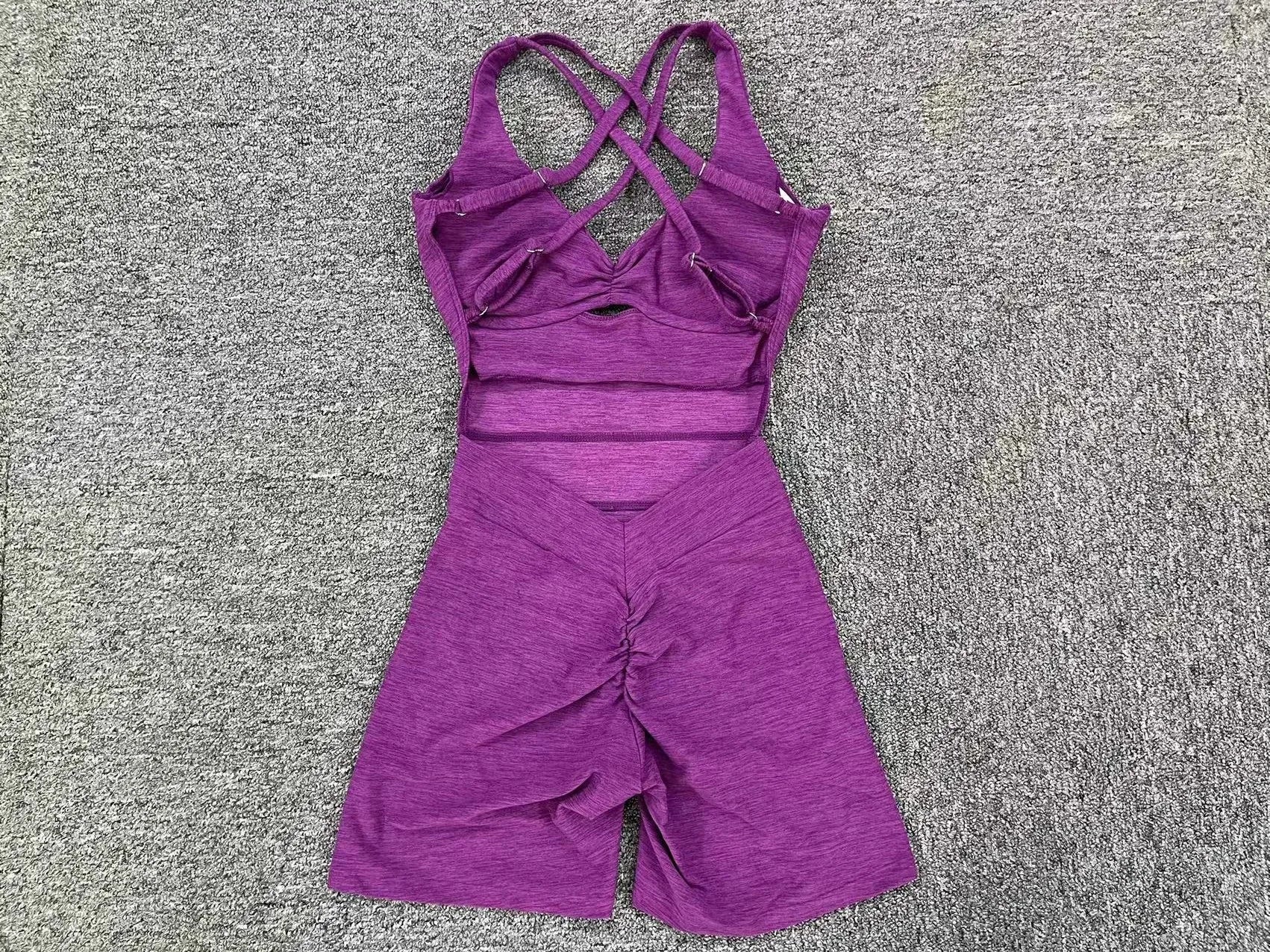 Adjustable double straps Open back  V shape back design Scrunch butt No front seam Flatlock Inseam  Removable pads BODYSUIT