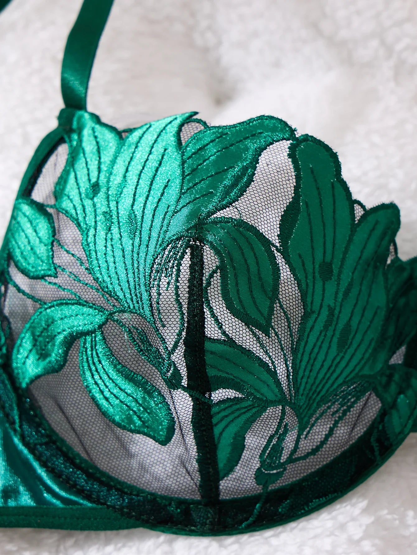 Green French-style floral embroidery lace lingerie set,sexy and soft steel-bra-cup supportive bra,Valentine's Day party ZA824031