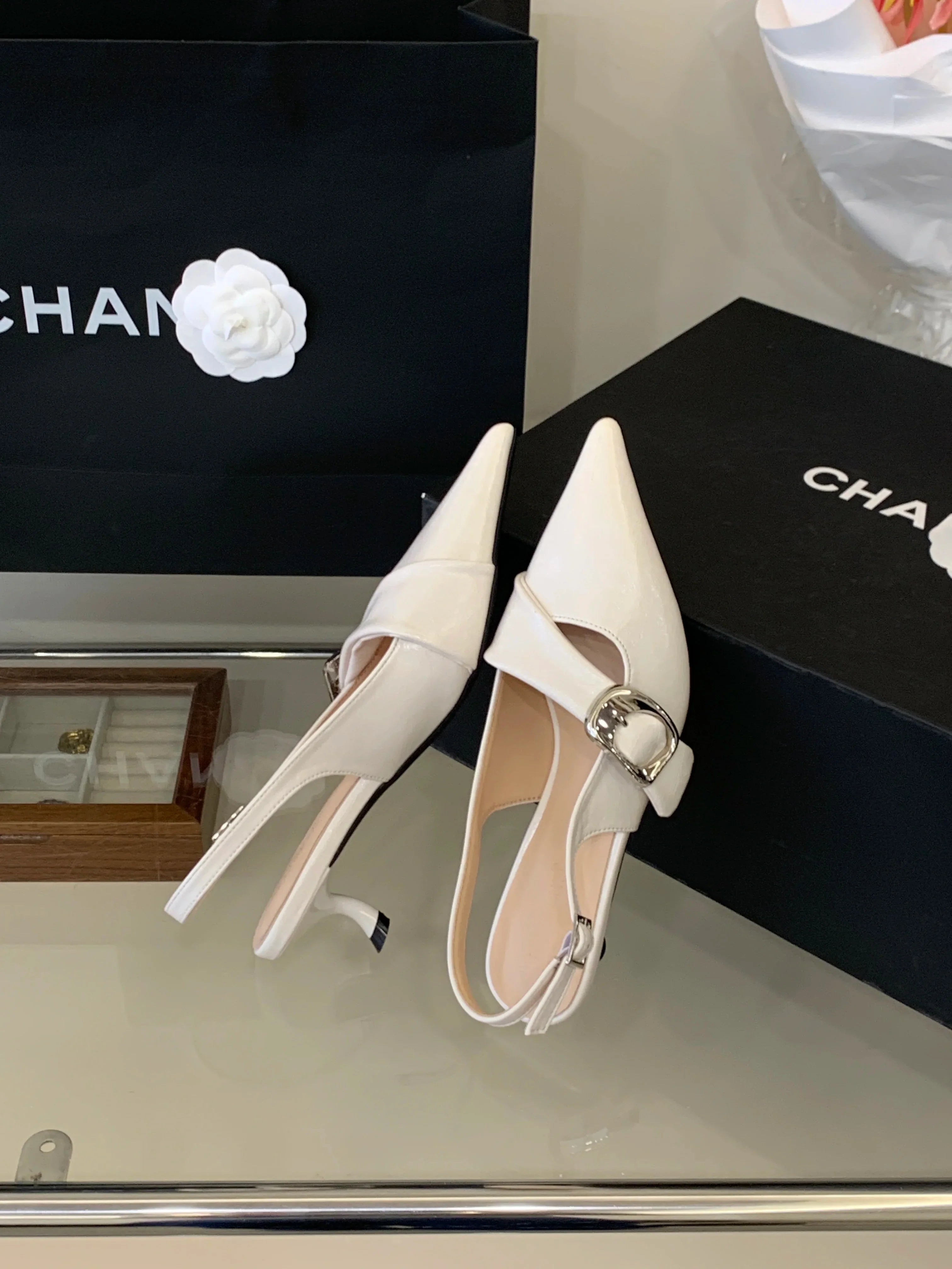 White Thin Heeled Sandals 2026 Women's Low-Heeled Shoes With Strap Brown Summer 2026 New Girls Fashion French OL Single Shoes